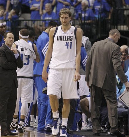 体坛记忆|冰球中韩对决正酣,韩国选手被断球,这招违规操作看呆众人