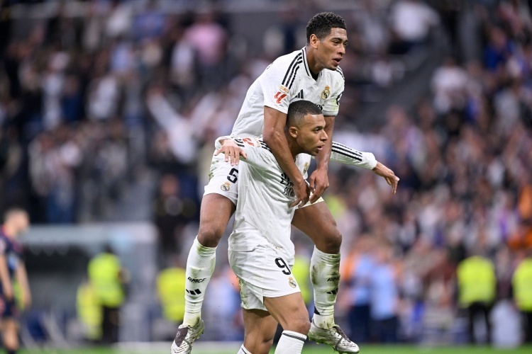 1.36亿合同+27.6分+防守落选!科比怒喷队友开启81分屠龙倒计时!